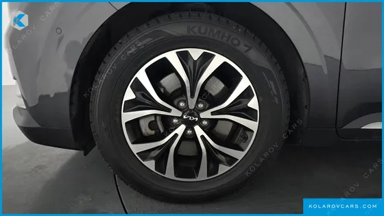 KIA CARNIVAL DIESEL 9-SEATER SIGNATURE