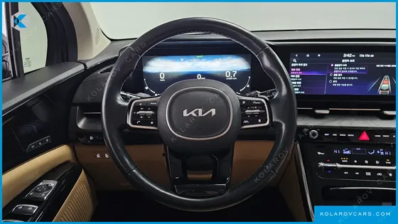 KIA CARNIVAL DIESEL 9-SEATER SIGNATURE