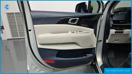 KIA CARNIVAL HEV 7SEATER SIGNATURE