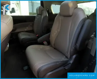 KIA CARNIVAL DIESEL 9-SEATER SIGNATURE