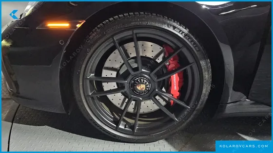 PORSCHE 911 CARRERA 4 GTS
