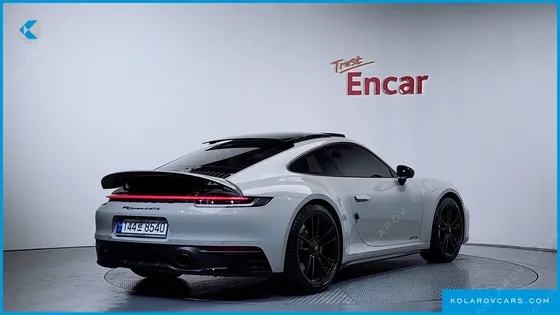 PORSCHE 911 CARRERA 4 GTS