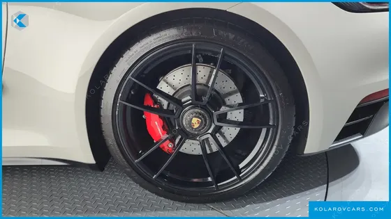 PORSCHE 911 CARRERA 4 GTS