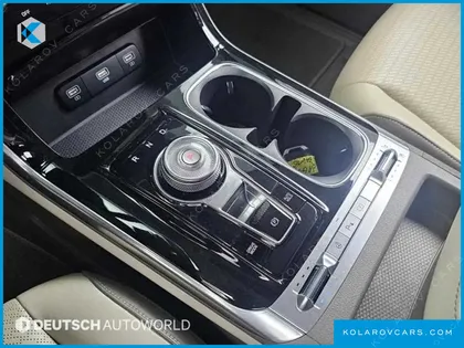 KIA CARNIVAL GASOLINE 7-SEATER HI-LIMOUSINE