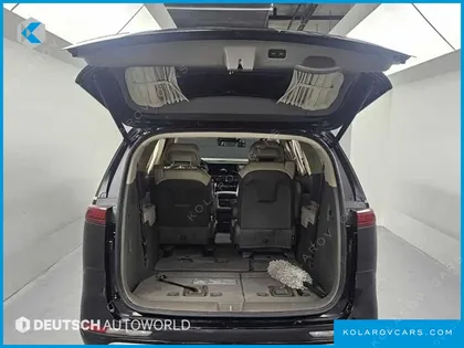 KIA CARNIVAL GASOLINE 7-SEATER HI-LIMOUSINE