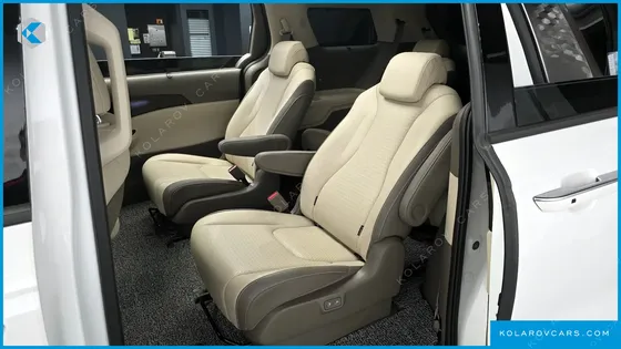 KIA CARNIVAL DIESEL 9-SEATER SIGNATURE