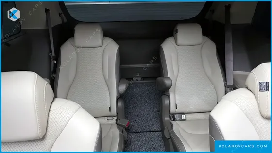 KIA CARNIVAL DIESEL 9-SEATER SIGNATURE