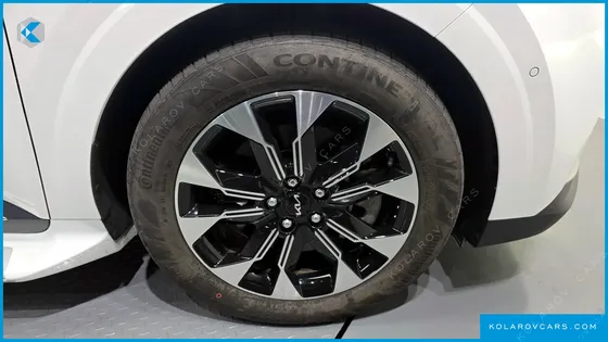 KIA CARNIVAL DIESEL 9-SEATER SIGNATURE