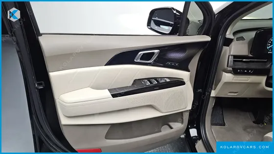 KIA CARNIVAL GASOLINE 7-SEATER SIGNATURE