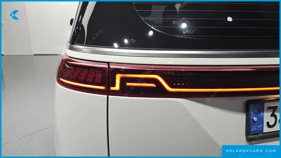 KIA CARNIVAL GASOLINE 7-SEATER SIGNATURE