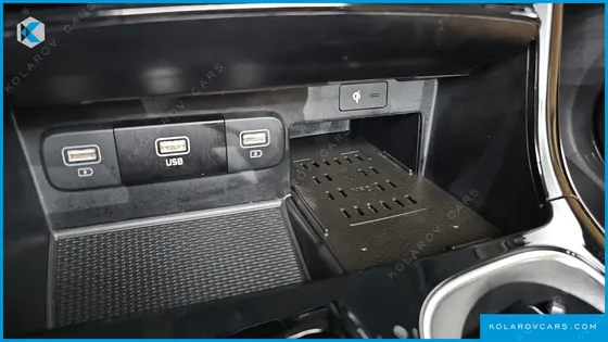 KIA CARNIVAL GASOLINE 7-SEATER SIGNATURE