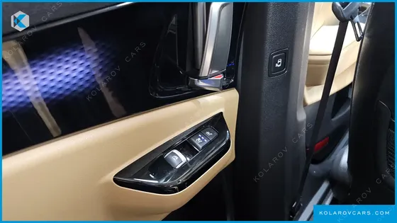 KIA CARNIVAL GASOLINE 7-SEATER SIGNATURE