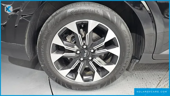 KIA CARNIVAL DIESEL 7-SEATER SIGNATURE