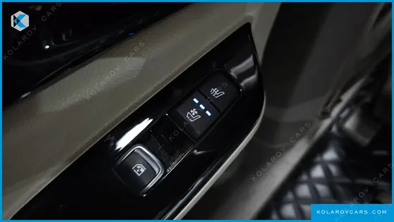 KIA CARNIVAL DIESEL 7-SEATER SIGNATURE