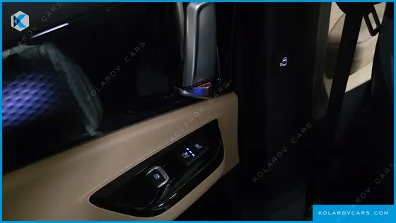 KIA CARNIVAL GASOLINE 7-SEATER SIGNATURE