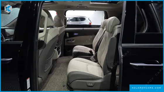 KIA CARNIVAL GASOLINE 9-SEATER SIGNATURE