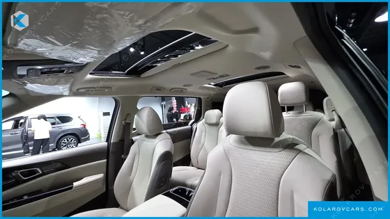 KIA CARNIVAL GASOLINE 9-SEATER SIGNATURE