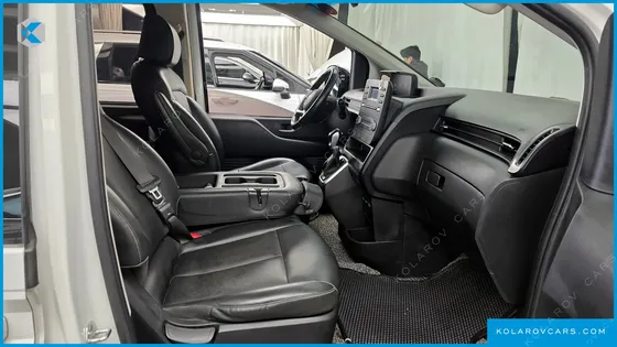 HYUNDAI STARIA TOURER 9-SEATER