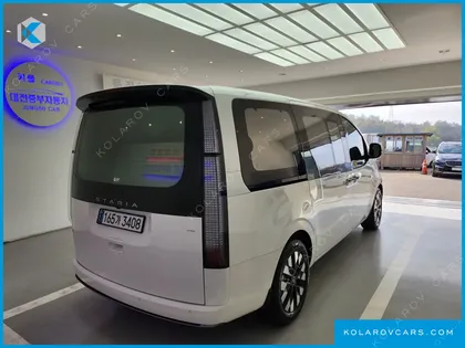 HYUNDAI STARIA 4WD LOUNGE 9-SEATER