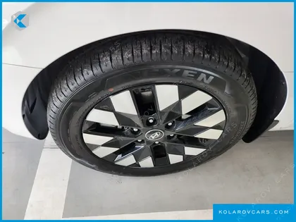 HYUNDAI STARIA 4WD LOUNGE 9-SEATER