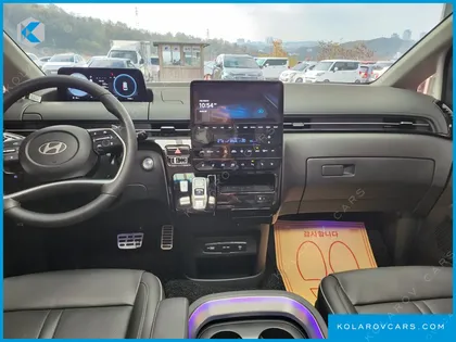 HYUNDAI STARIA 4WD LOUNGE 9-SEATER