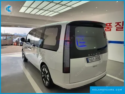 HYUNDAI STARIA 4WD LOUNGE 9-SEATER