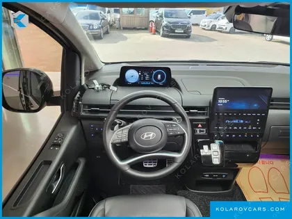 HYUNDAI STARIA 4WD LOUNGE 9-SEATER