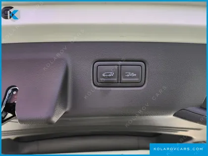 HYUNDAI STARIA 4WD LOUNGE 9-SEATER