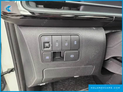HYUNDAI STARIA 4WD LOUNGE 9-SEATER
