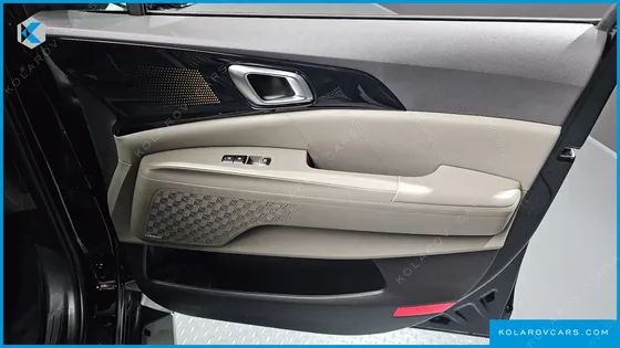 KIA CARNIVAL HEV 9-SEATER HI-LIMOUSINE (SPECIAL VEHICLE)