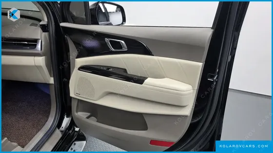 KIA CARNIVAL DIESEL 7-SEATER HI-LIMOUSINE
