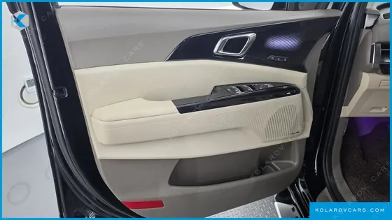 KIA CARNIVAL DIESEL 7-SEATER HI-LIMOUSINE