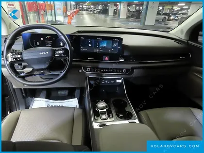 KIA CARNIVAL DIESEL 7-SEATER OUTDOOR