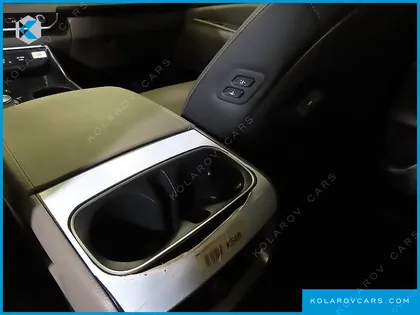 KIA CARNIVAL DIESEL 7-SEATER OUTDOOR