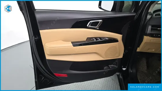 KIA CARNIVAL DIESEL 11-SEATER NOBLESSE