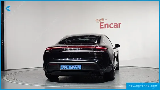 PORSCHE TAYCAN BASE