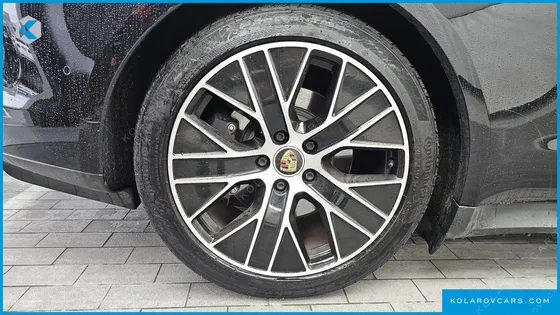 PORSCHE TAYCAN BASE