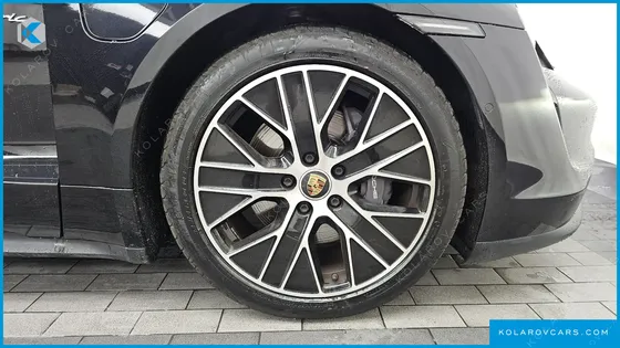 PORSCHE TAYCAN BASE