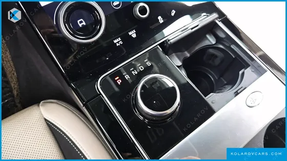 LAND ROVER RANGE ROVER VELAR 3.0 D300 R-DYNAMIC SE