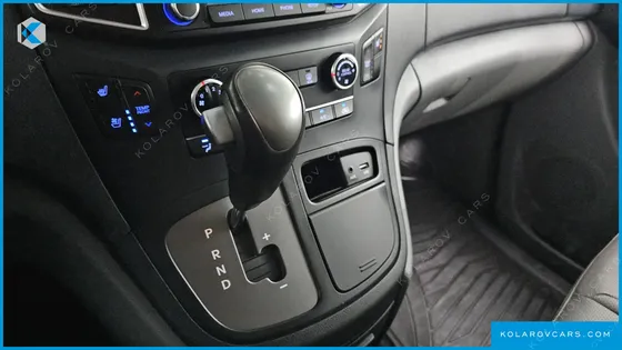 HYUNDAI STAREX WAGON 12-SEATER