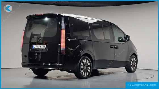 HYUNDAI STARIA LOUNGE 9-SEATER