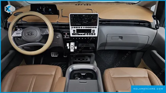 HYUNDAI STARIA LOUNGE 9-SEATER