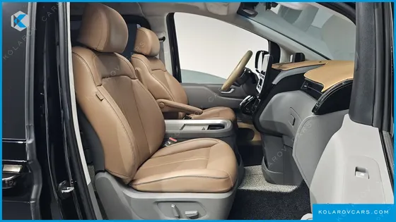 HYUNDAI STARIA LOUNGE 9-SEATER