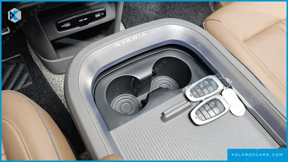 HYUNDAI STARIA LOUNGE 9-SEATER