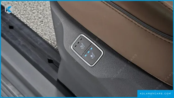 HYUNDAI STARIA LOUNGE 9-SEATER