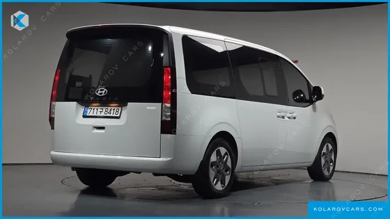 HYUNDAI STARIA TOURER 11-SEATER