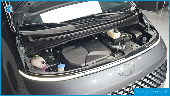 HYUNDAI STARIA 4WD LOUNGE 9-SEATER