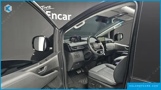 HYUNDAI STARIA 4WD LOUNGE 9-SEATER