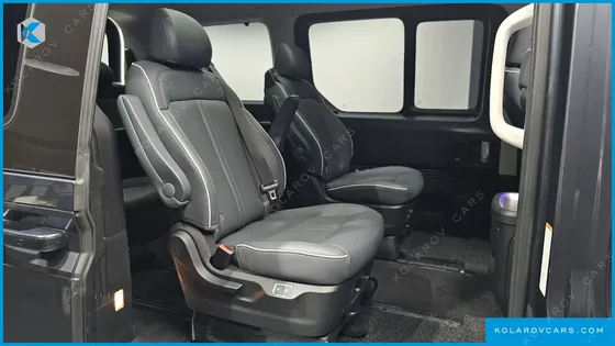 HYUNDAI STARIA 4WD LOUNGE 9-SEATER