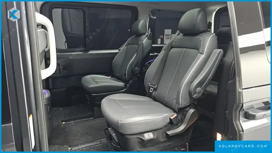 HYUNDAI STARIA 4WD LOUNGE 9-SEATER
